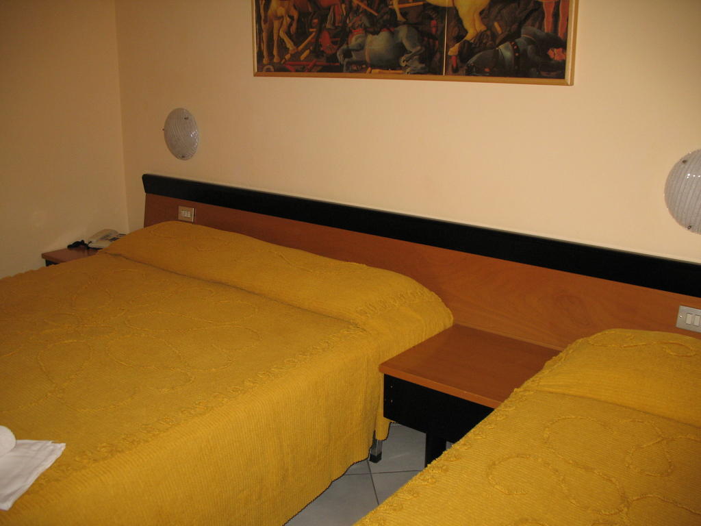 Albergo Paradiso مونتيكاتيني تيرمي الغرفة الصورة