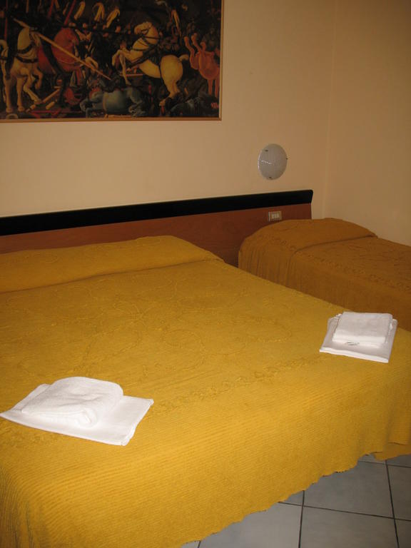 Albergo Paradiso مونتيكاتيني تيرمي الغرفة الصورة